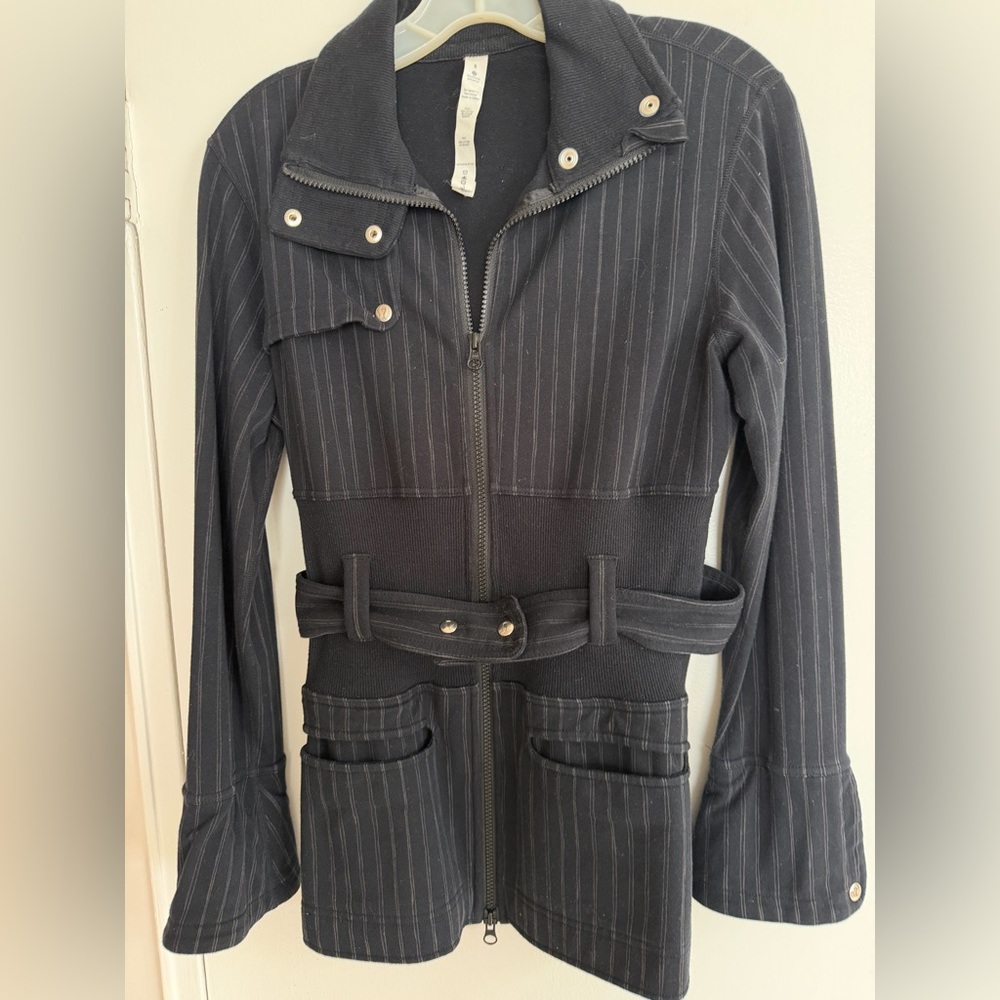 lululemon athletica Women's Pinstripe zip full metal jacket size 8 Rare!